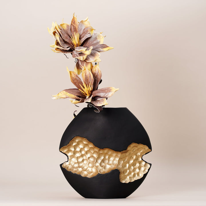 Noir AuraMesh Vase